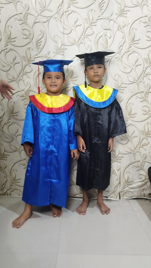 pakaian wisuda anak tk sd khusus ukuran kecil untuk acara kelulusan