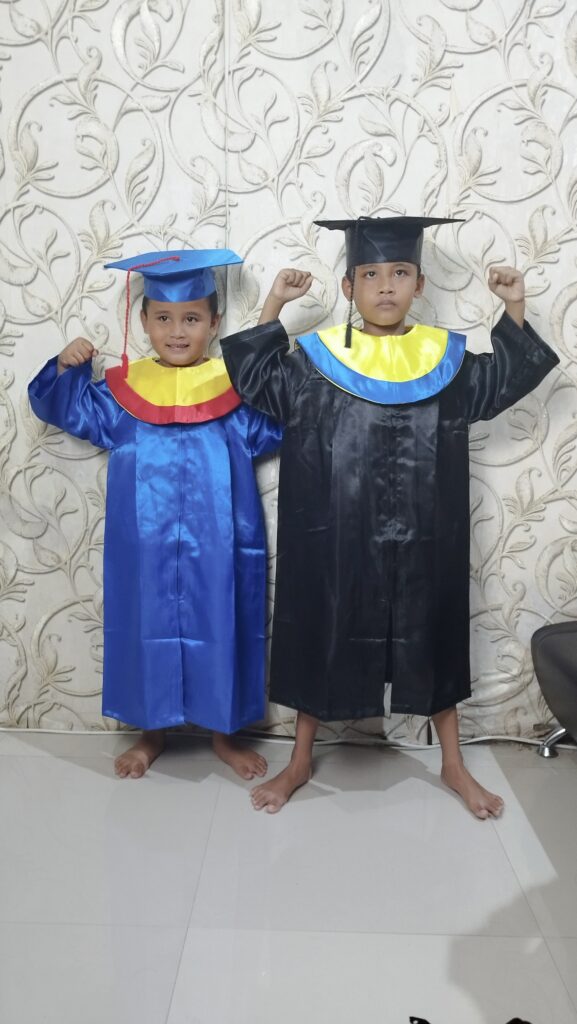 pakaian wisuda anak tk sd khusus ukuran kecil untuk acara kelulusan