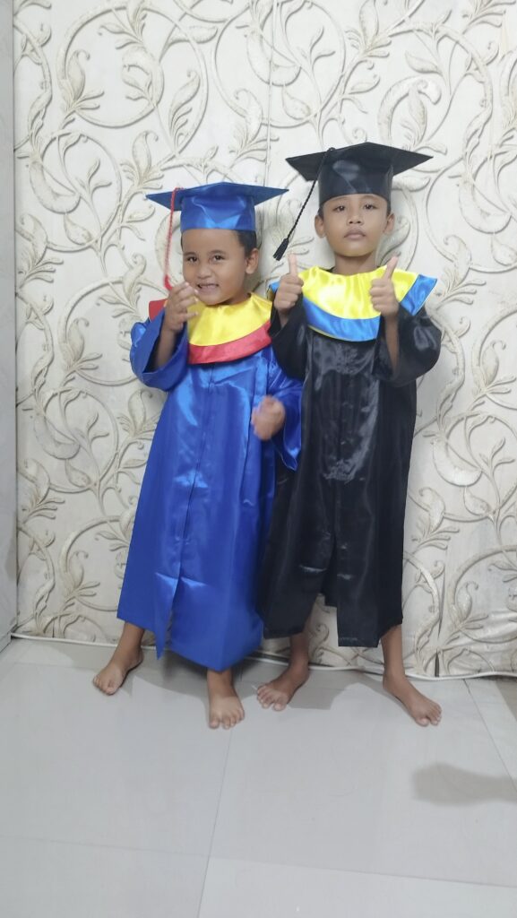 pakaian wisuda anak tk sd khusus ukuran kecil untuk acara kelulusan