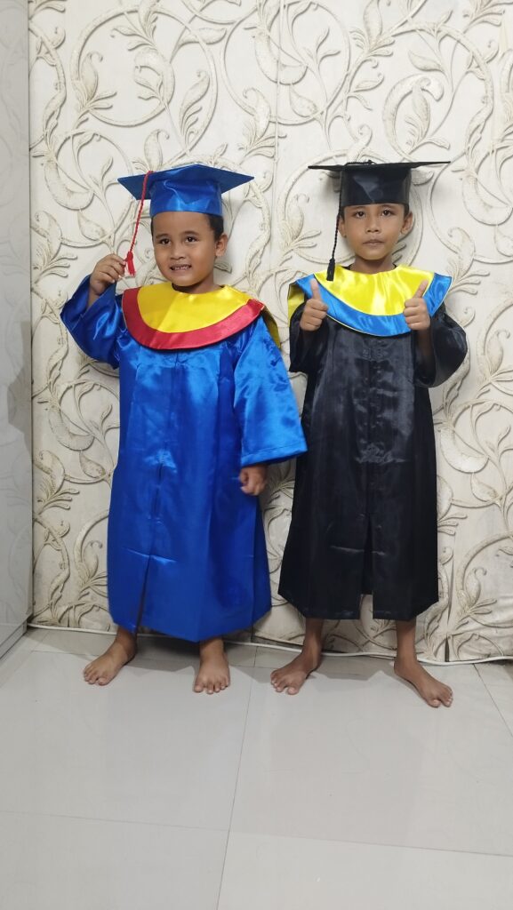 pakaian wisuda anak tk sd khusus ukuran kecil untuk acara kelulusan