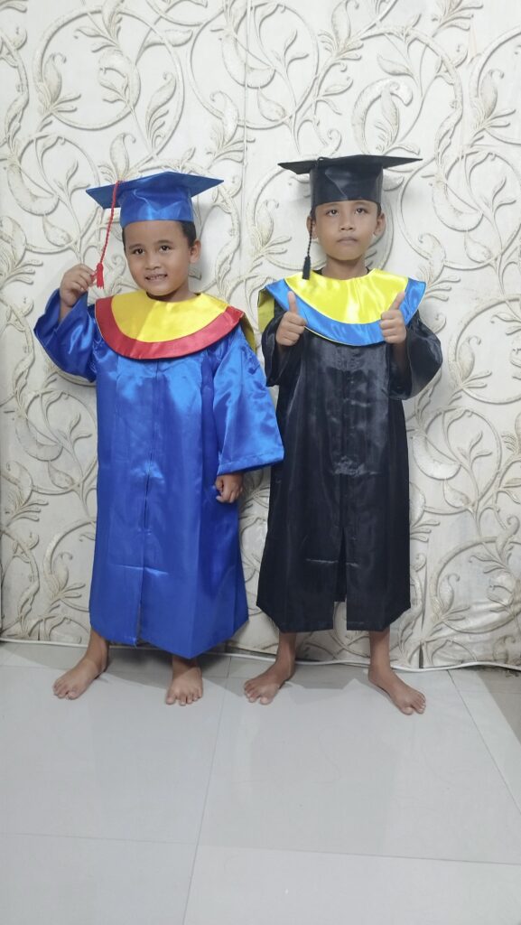 pakaian wisuda anak tk sd khusus ukuran kecil untuk acara kelulusan