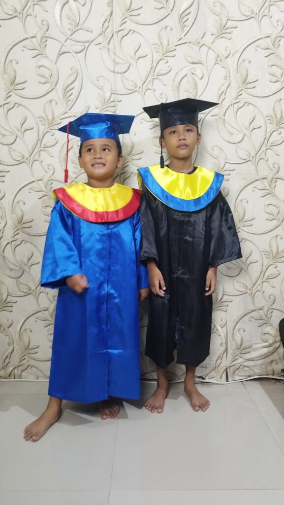 pakaian wisuda anak tk sd khusus ukuran kecil untuk acara kelulusan