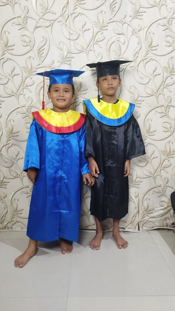 pakaian wisuda anak tk sd khusus ukuran kecil untuk acara kelulusan