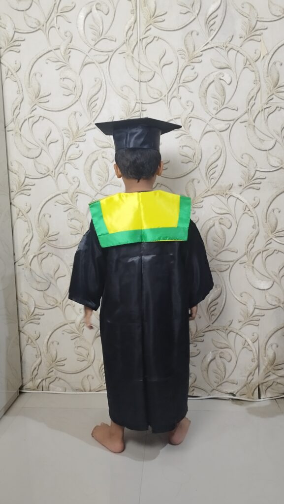 baju toga wisuda anak untuk kelulusan tk atau sd jubah hitam toopi segi lima samir kuning list warna hijau CV INDO DELTA